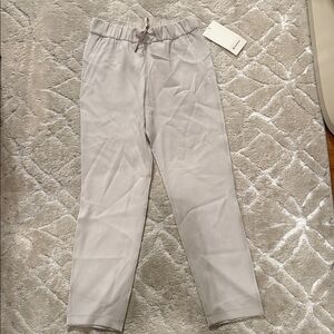 Lululemon On the Fly 7/8 Light Gray/Beige Jogger Pants Size 4